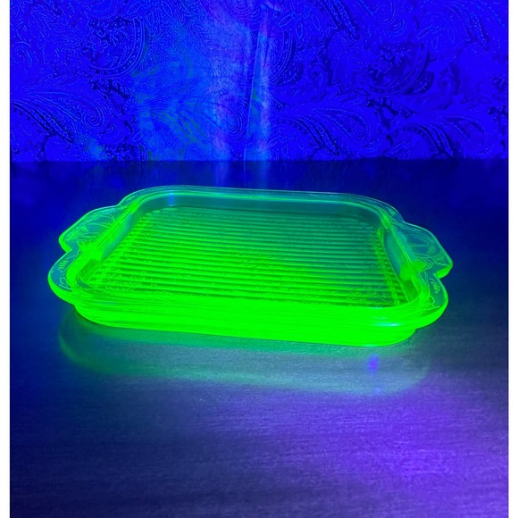 Vintage uranium glass handle square tray Floral green by Jeannette glass - Picture 5 of 10
